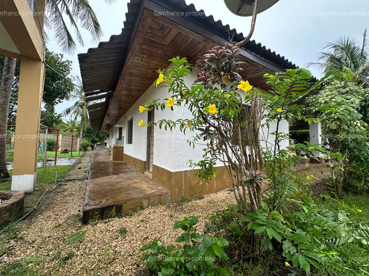 4 Bed Villa with En Suite at Diani Beach Road - 10