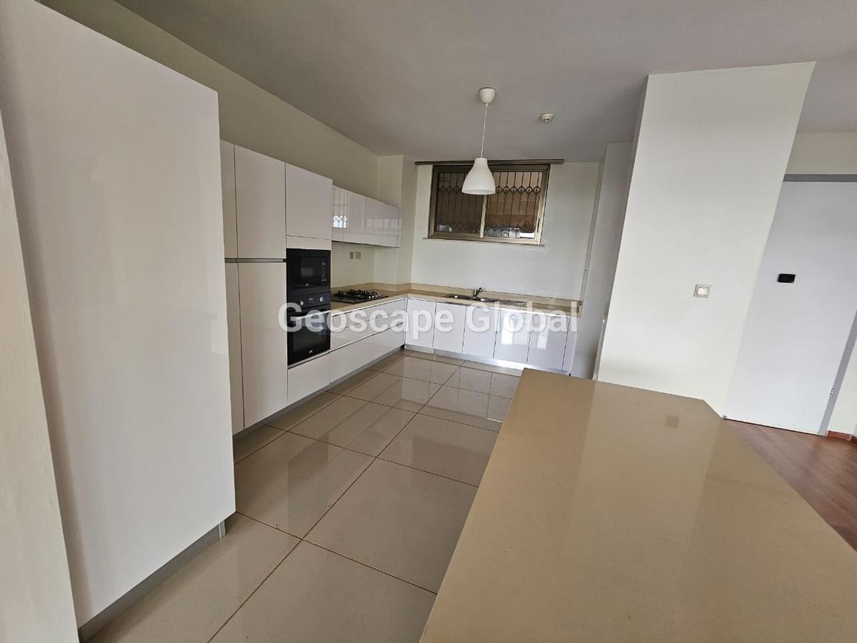 3 Bed Apartment with En Suite in Parklands - 13