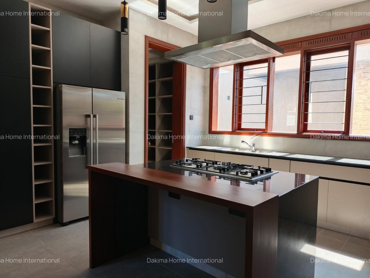 4 Bed House with En Suite in Runda - 4