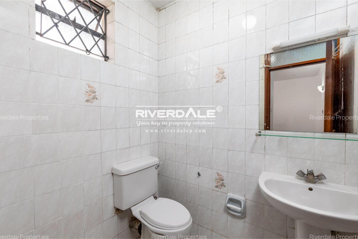 5 Bed Townhouse with En Suite in Lavington - 14