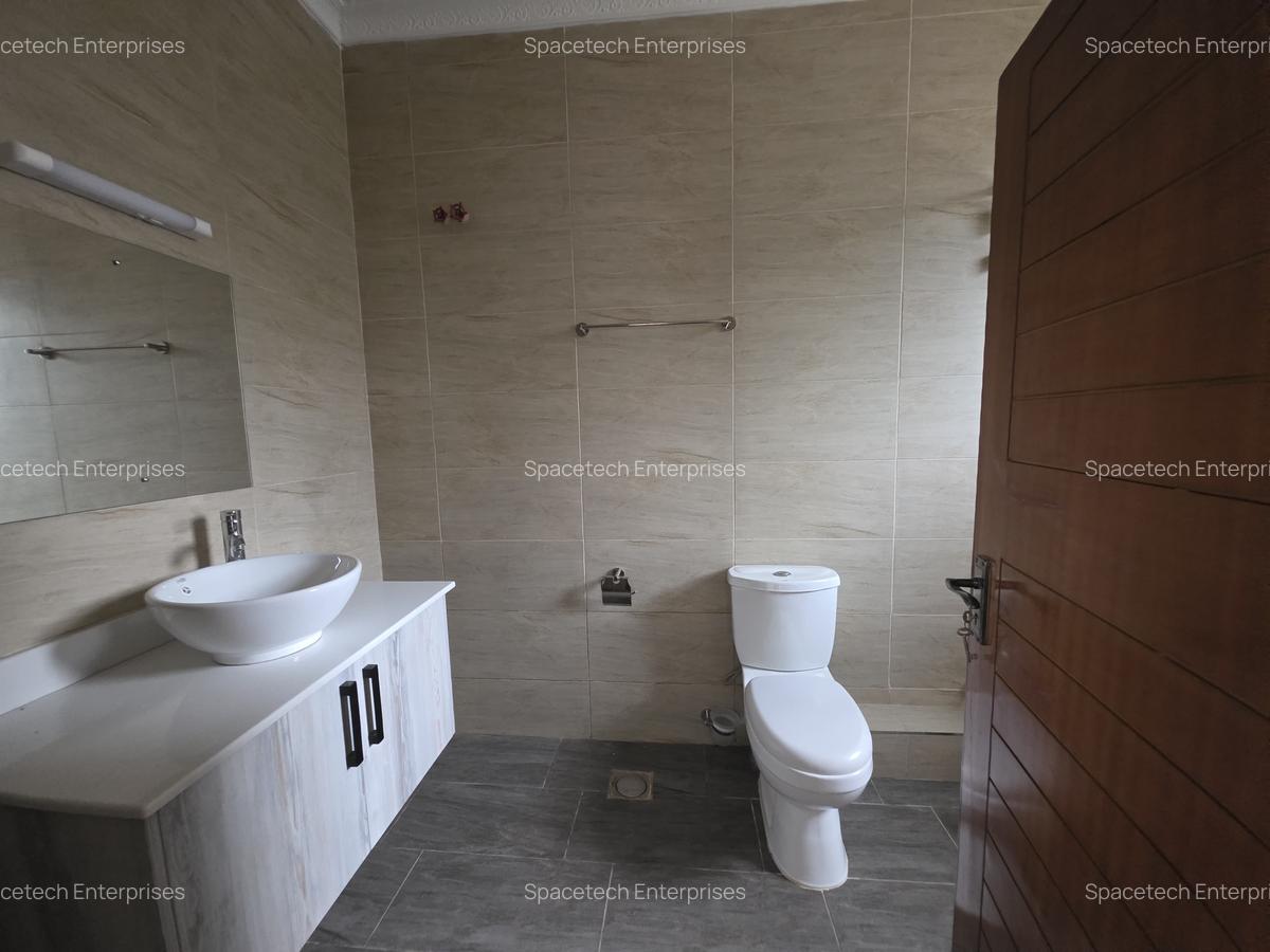 5 Bed Townhouse with En Suite in Ridgeways - 17