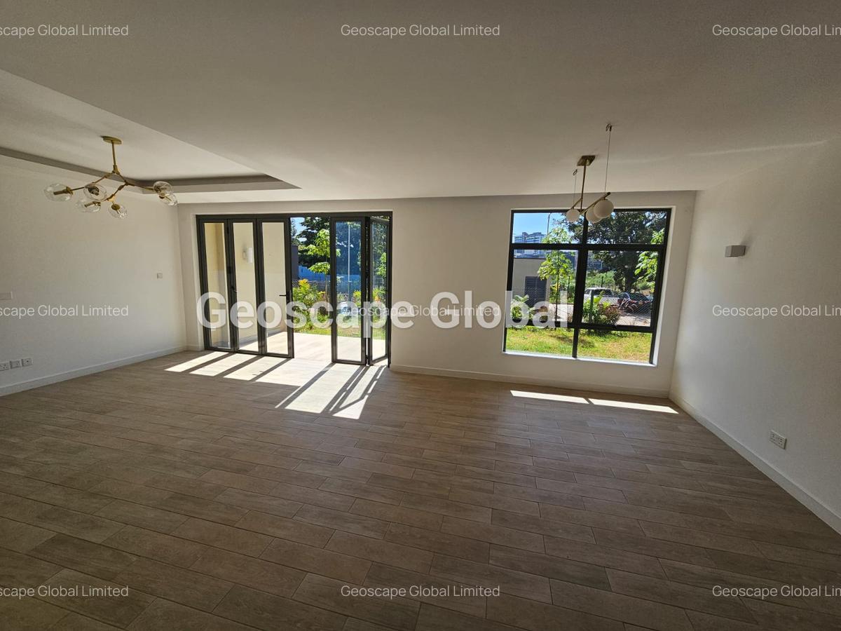 4 Bed Apartment with En Suite in Rosslyn - 2