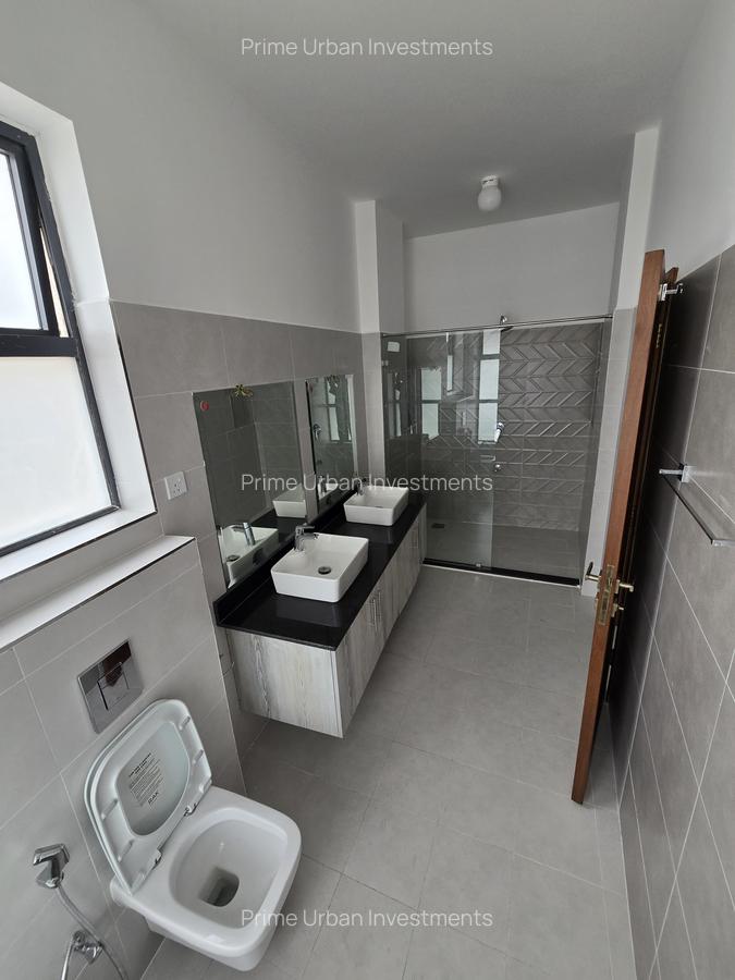 Serviced 4 Bed Apartment with En Suite in Nyali Area - 11