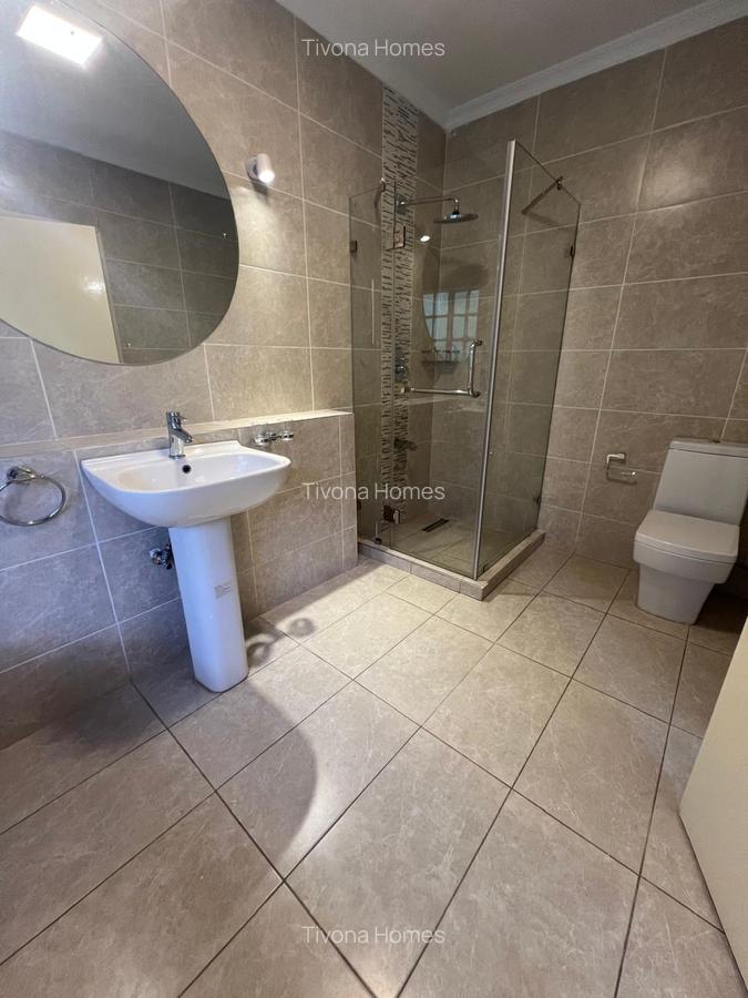 5 Bed House in Lavington - 16