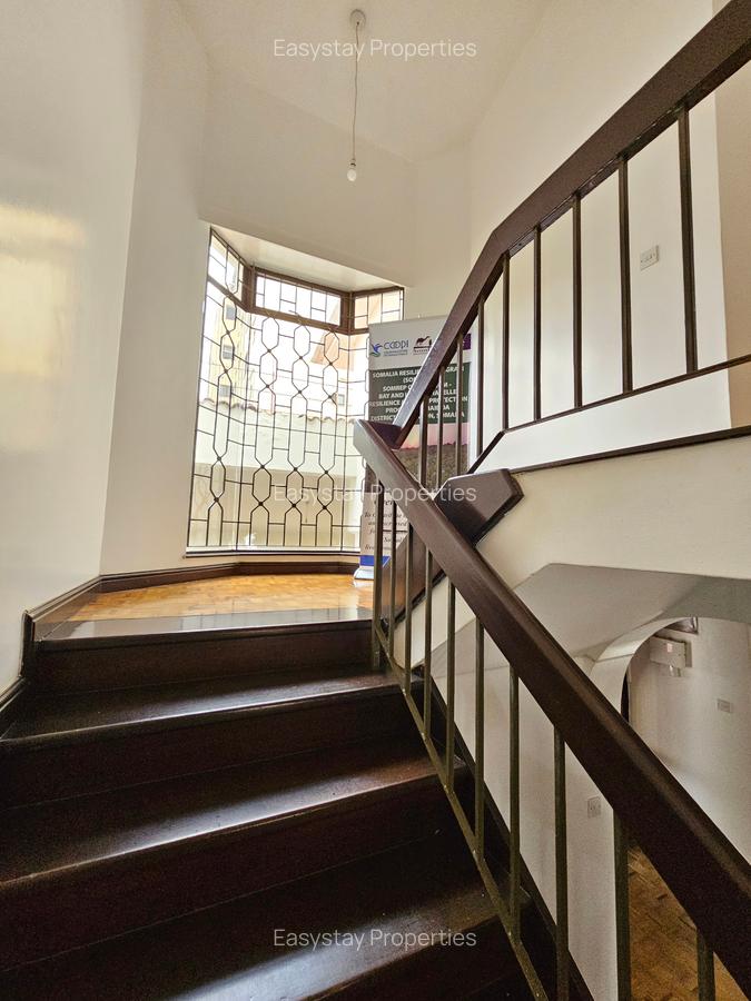 5 Bed House with En Suite in Westlands Area - 9