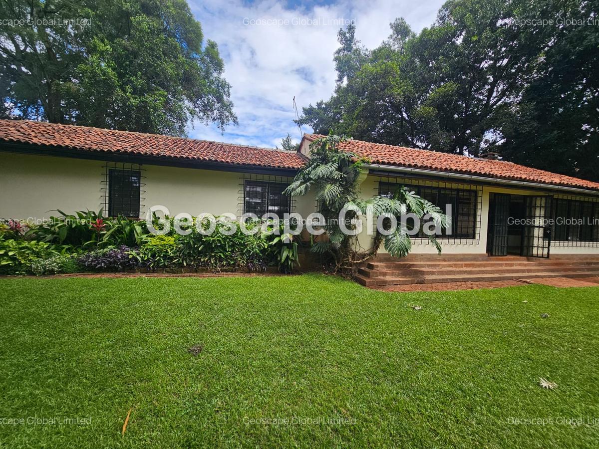 4 Bed House with En Suite in Rosslyn - 10