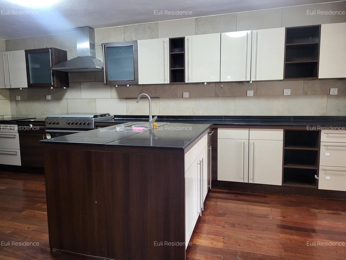 4 Bed House with En Suite at Mimosa Close - 7