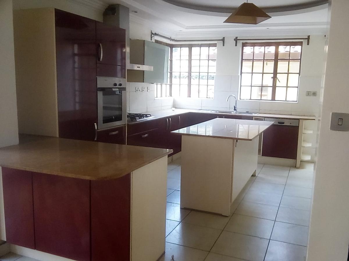 4 Bed Villa with En Suite in Lavington - 6