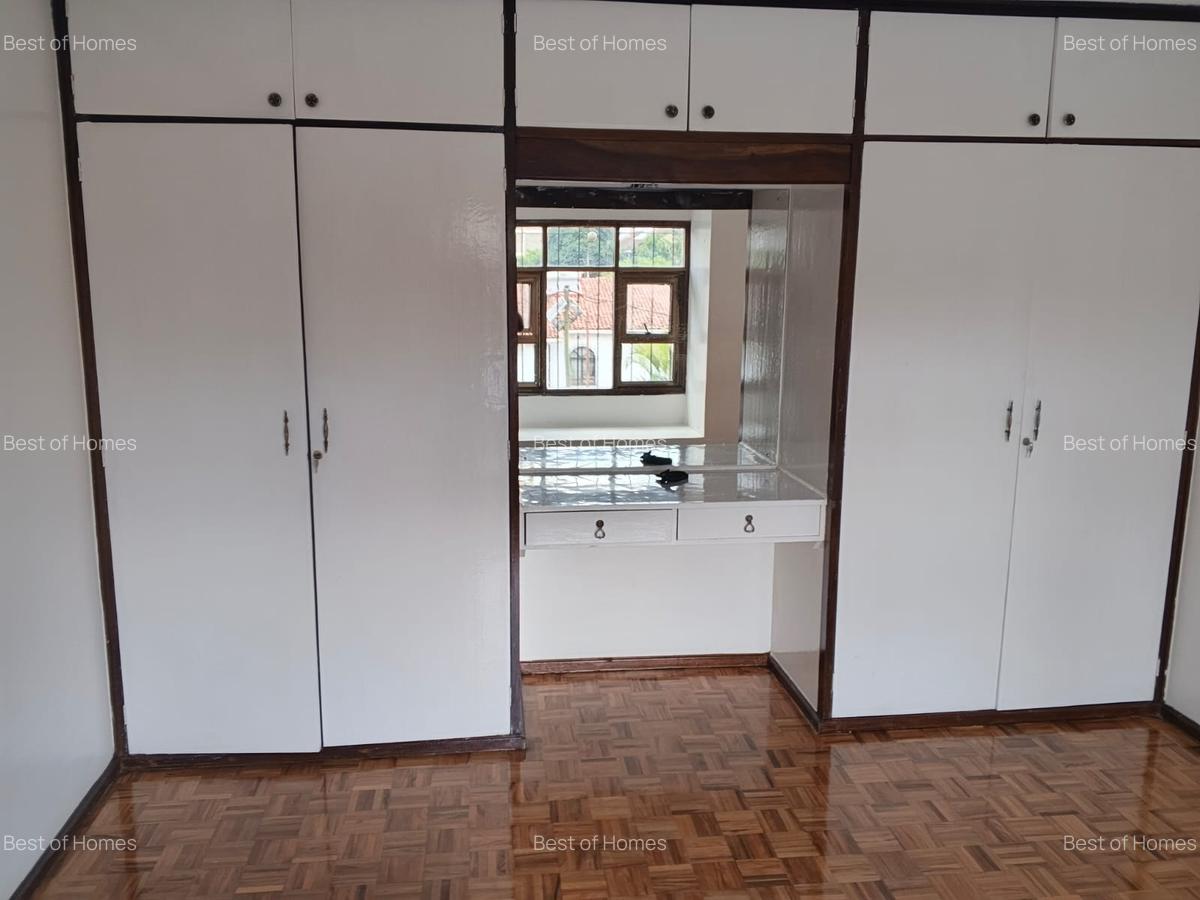 4 Bed House with En Suite in Riverside - 12