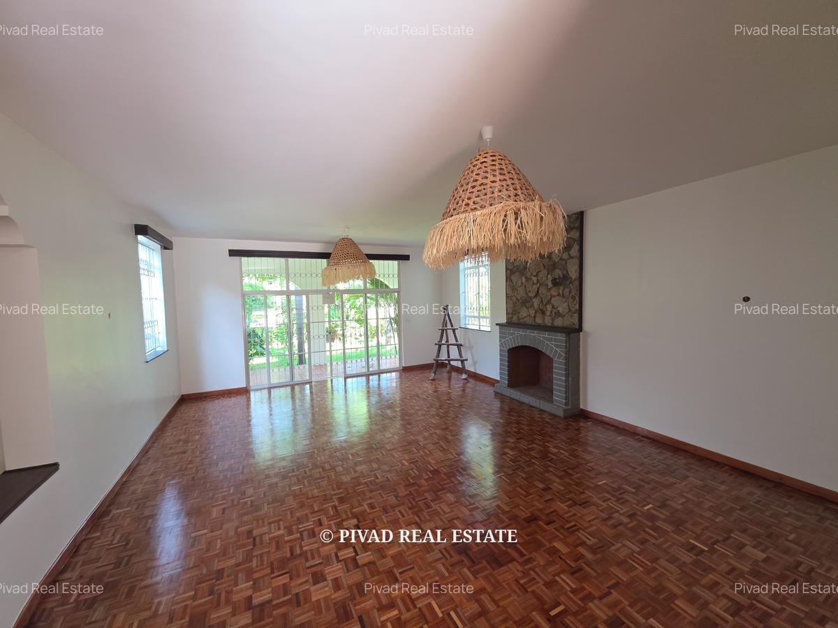 4 Bed House with En Suite in Runda - 1