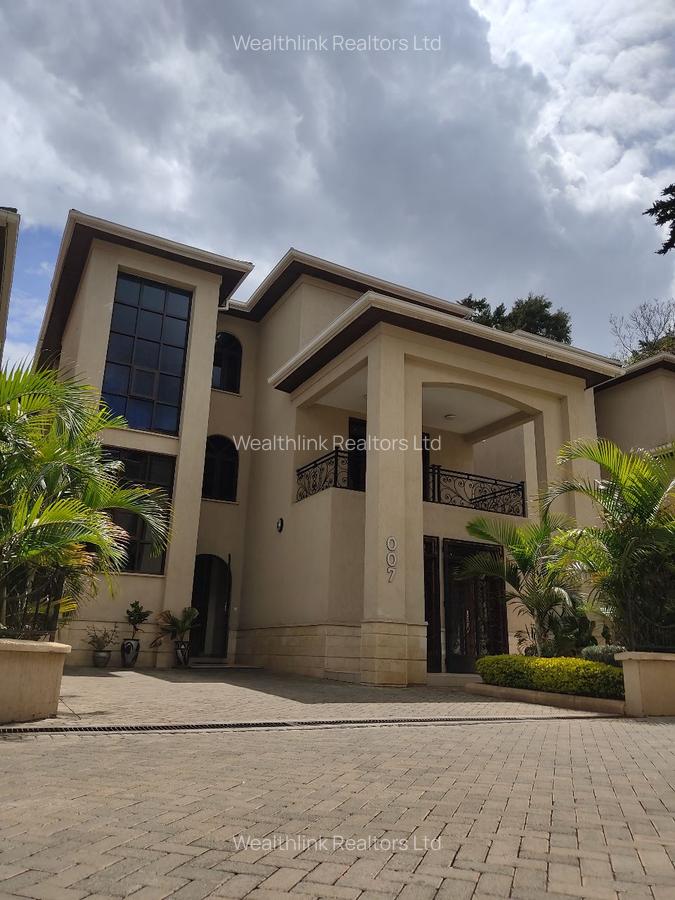 5 Bed Townhouse with En Suite at Lavington - 3
