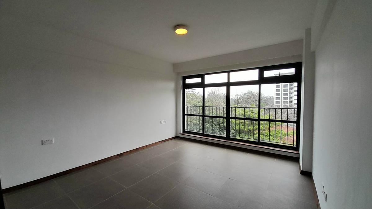 2 Bed Apartment with En Suite at Riverside Dr - 5