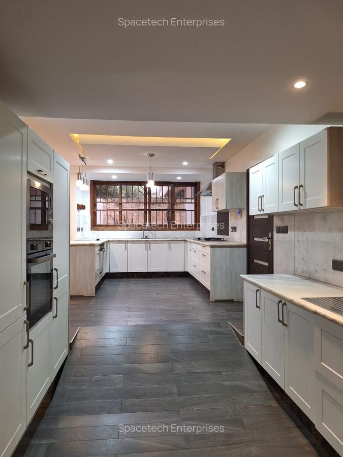 6 Bed House with En Suite in Kyuna - 6