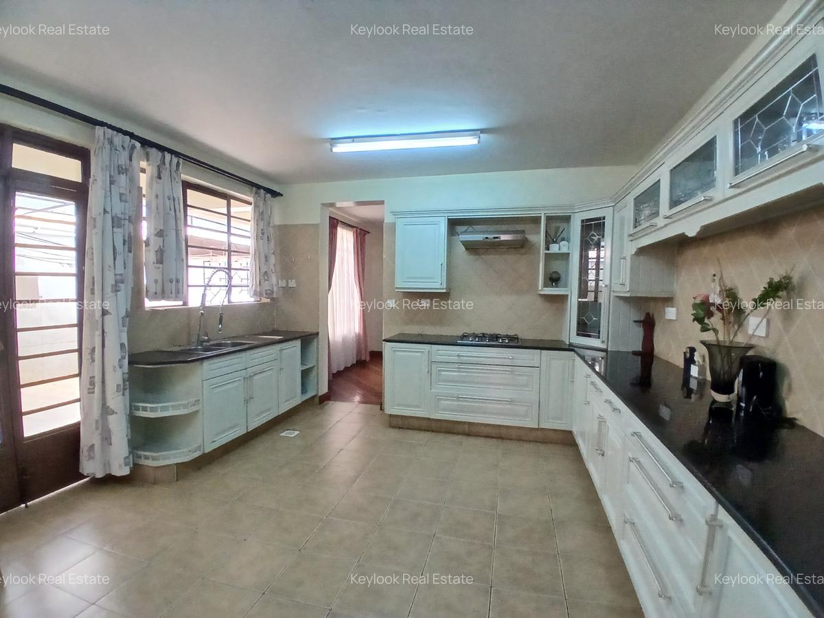 5 Bed Townhouse with En Suite at Lavington - 15