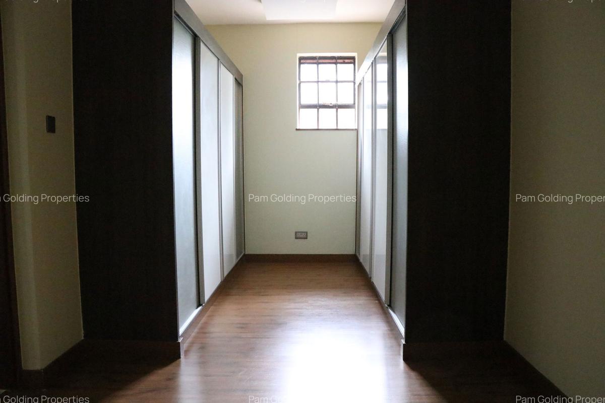 5 Bed Villa with En Suite in Runda - 11