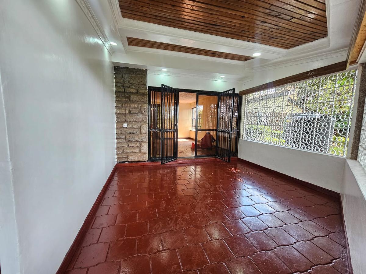 4 Bed House with En Suite in Runda - 2