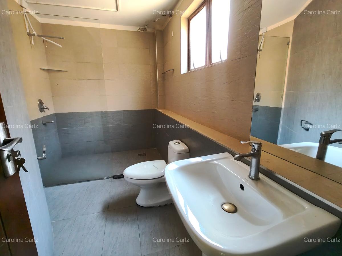 5 Bed Townhouse with En Suite at Brookside Drive - 12