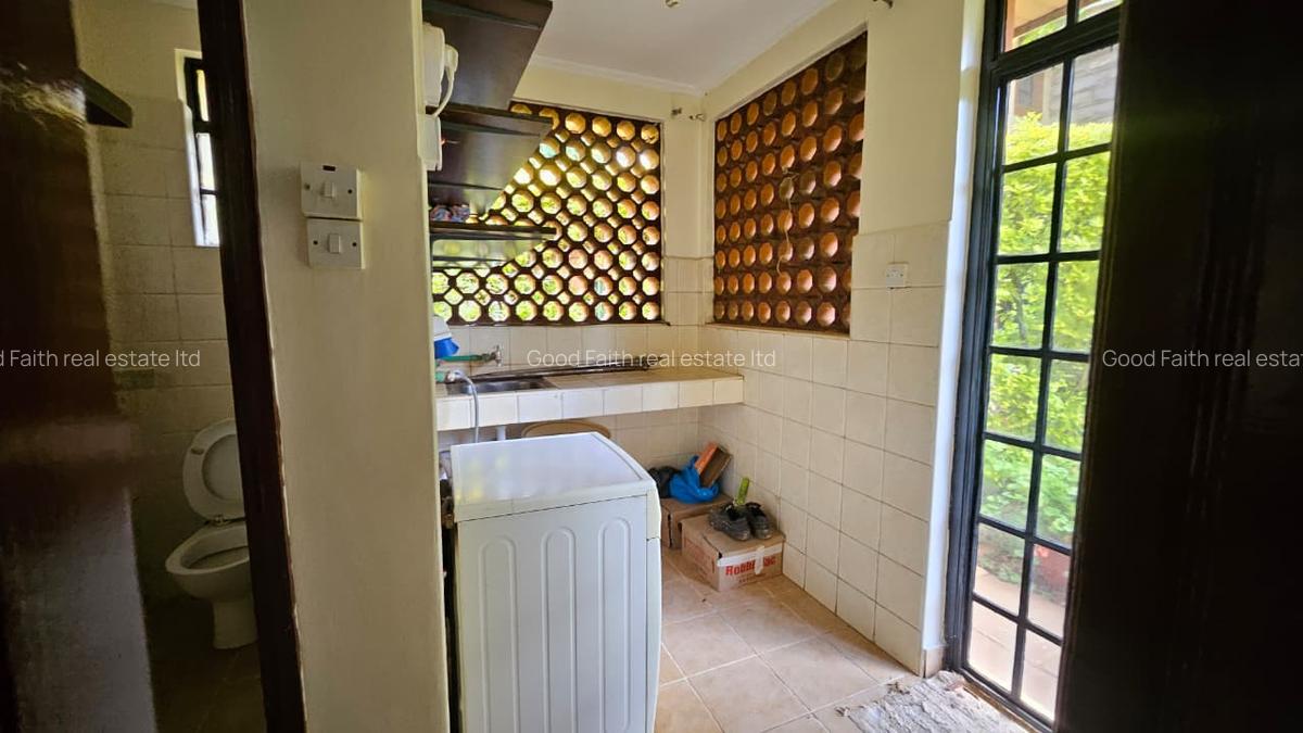 4 Bed Townhouse with En Suite in Kiambu Road - 12