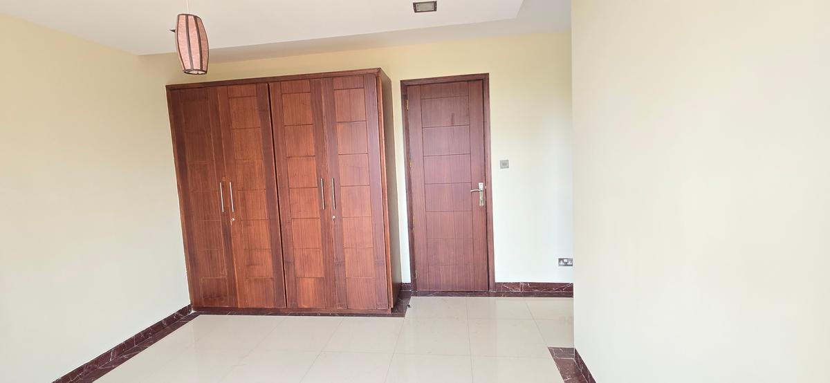 4 Bed Apartment with En Suite at Hundreds Streets - 18