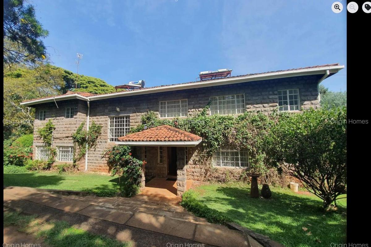 5 Bed House with En Suite in Ridgeways - 3