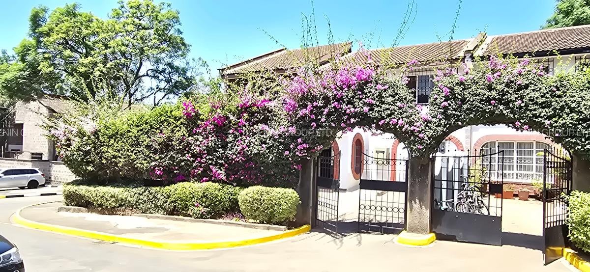 4 Bed Townhouse with En Suite at Oledume Road - 17