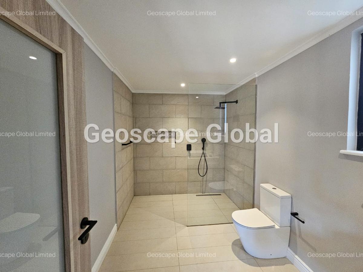 4 Bed House with En Suite in Runda - 9