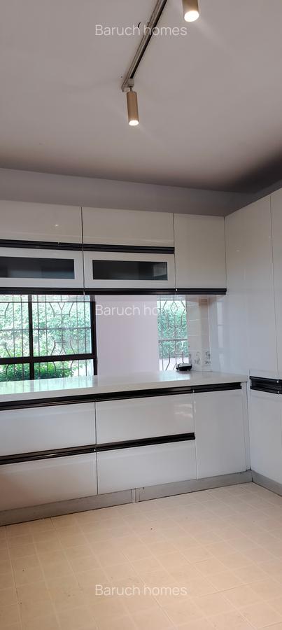 4 Bed Villa with En Suite in Runda - 10