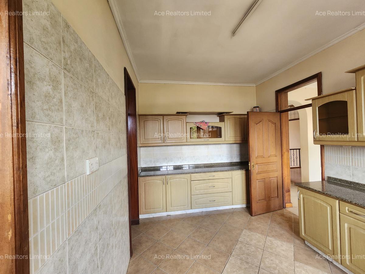 3 Bed Apartment with En Suite at Near Mp Shah Hospital - 3
