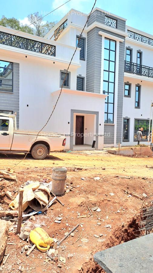 5 Bed Villa with En Suite at Lavington - 2