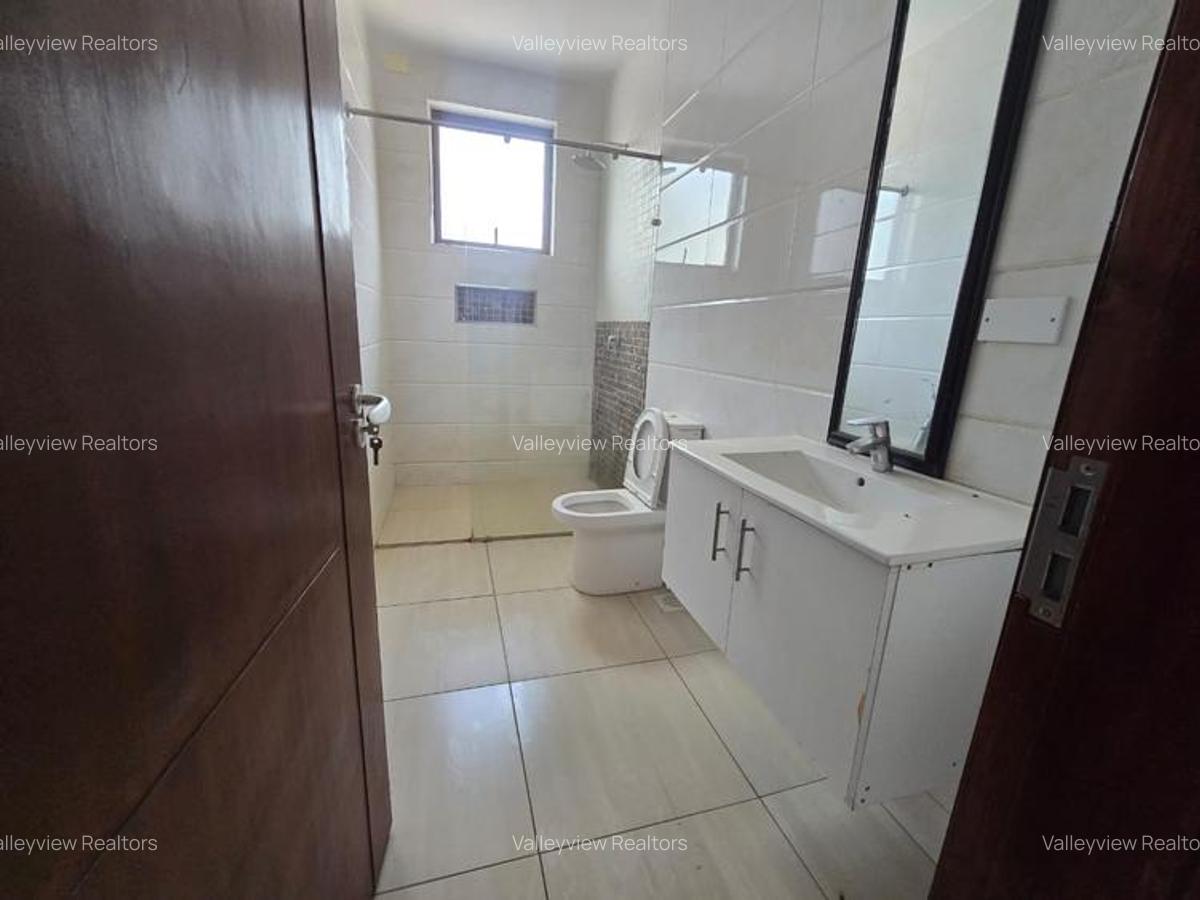 6 Bed Townhouse with En Suite at Lavington - 15