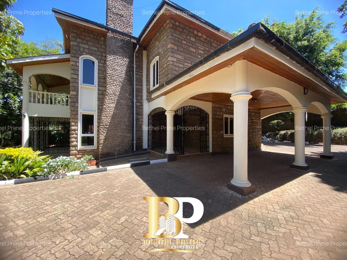 4 Bed House with En Suite in Hill View - 1