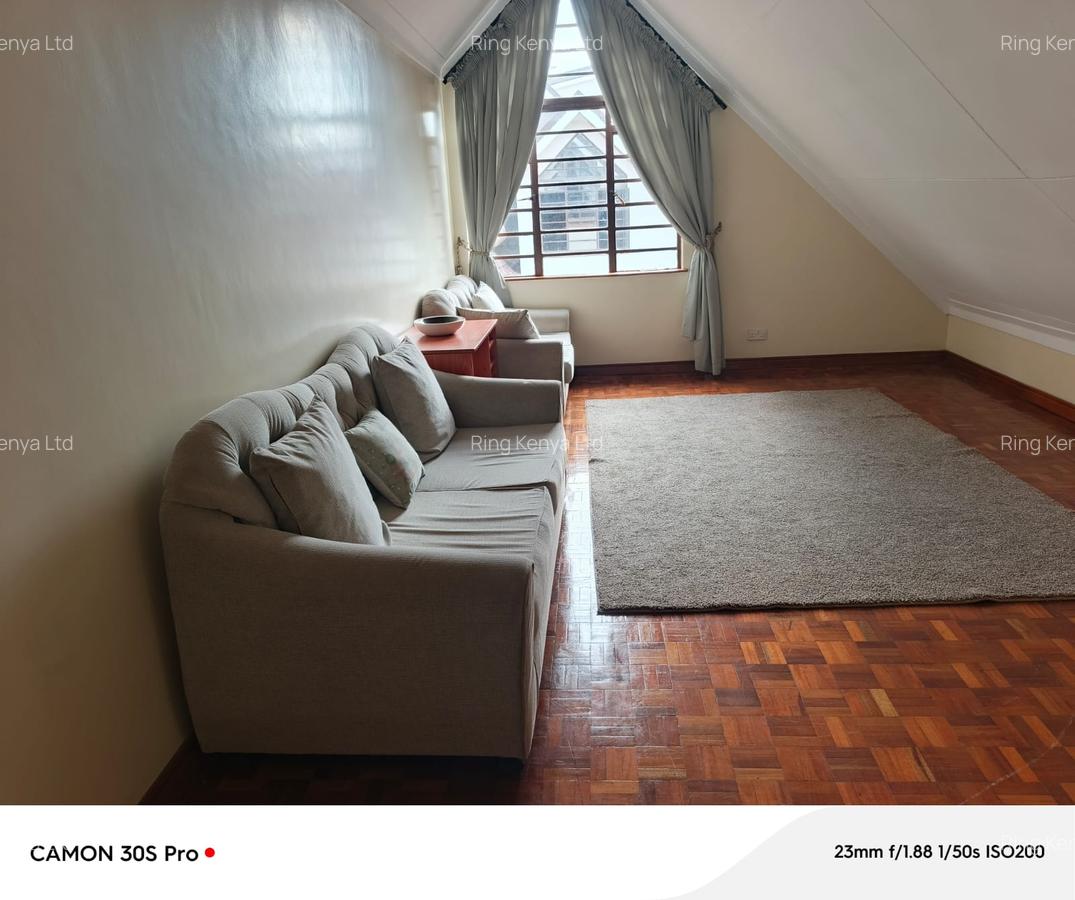 5 Bed House with En Suite in Lavington - 12