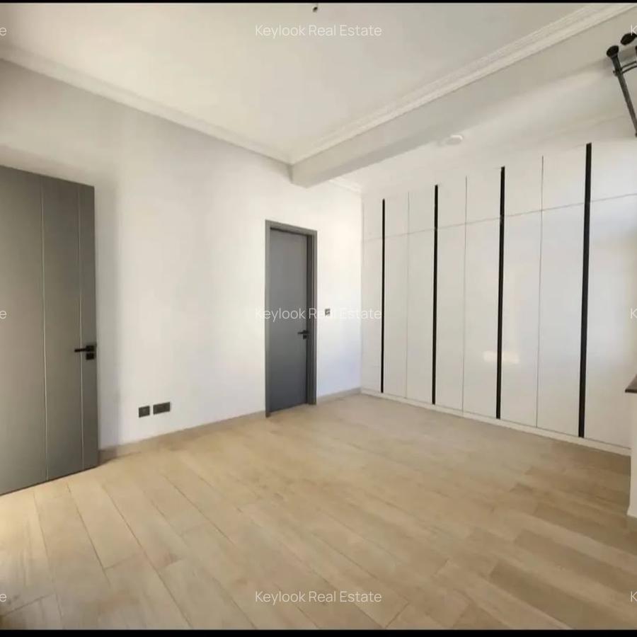 5 Bed Townhouse with En Suite at Lavington - 9