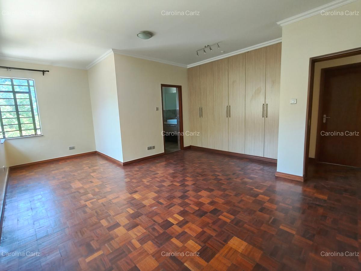 5 Bed House with En Suite in Lake View - 16