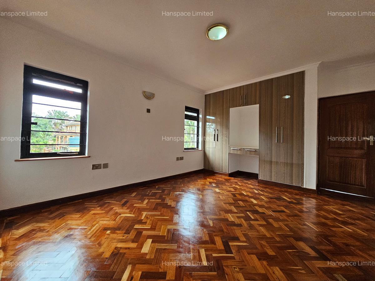 5 Bed Villa with En Suite in Runda - 5