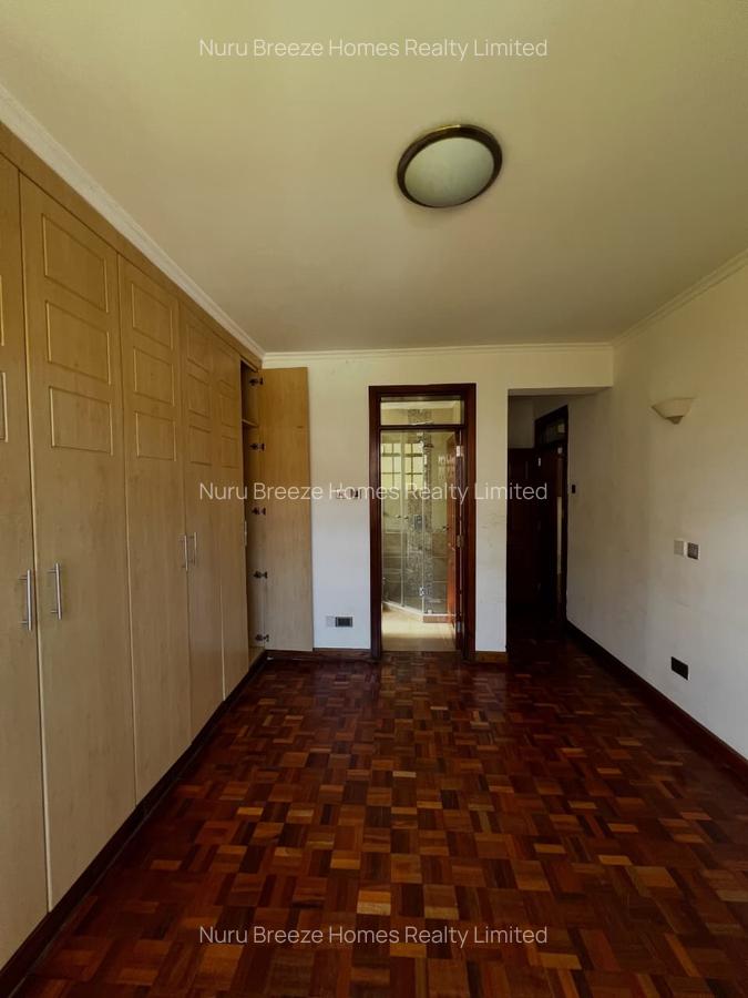 5 Bed Townhouse with En Suite in Lavington - 6