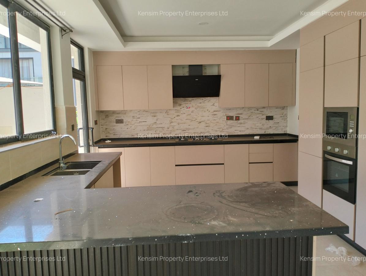 4 Bed Townhouse with En Suite in Lavington - 12