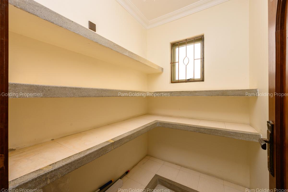 4 Bed Apartment with En Suite in Kizingo - 9