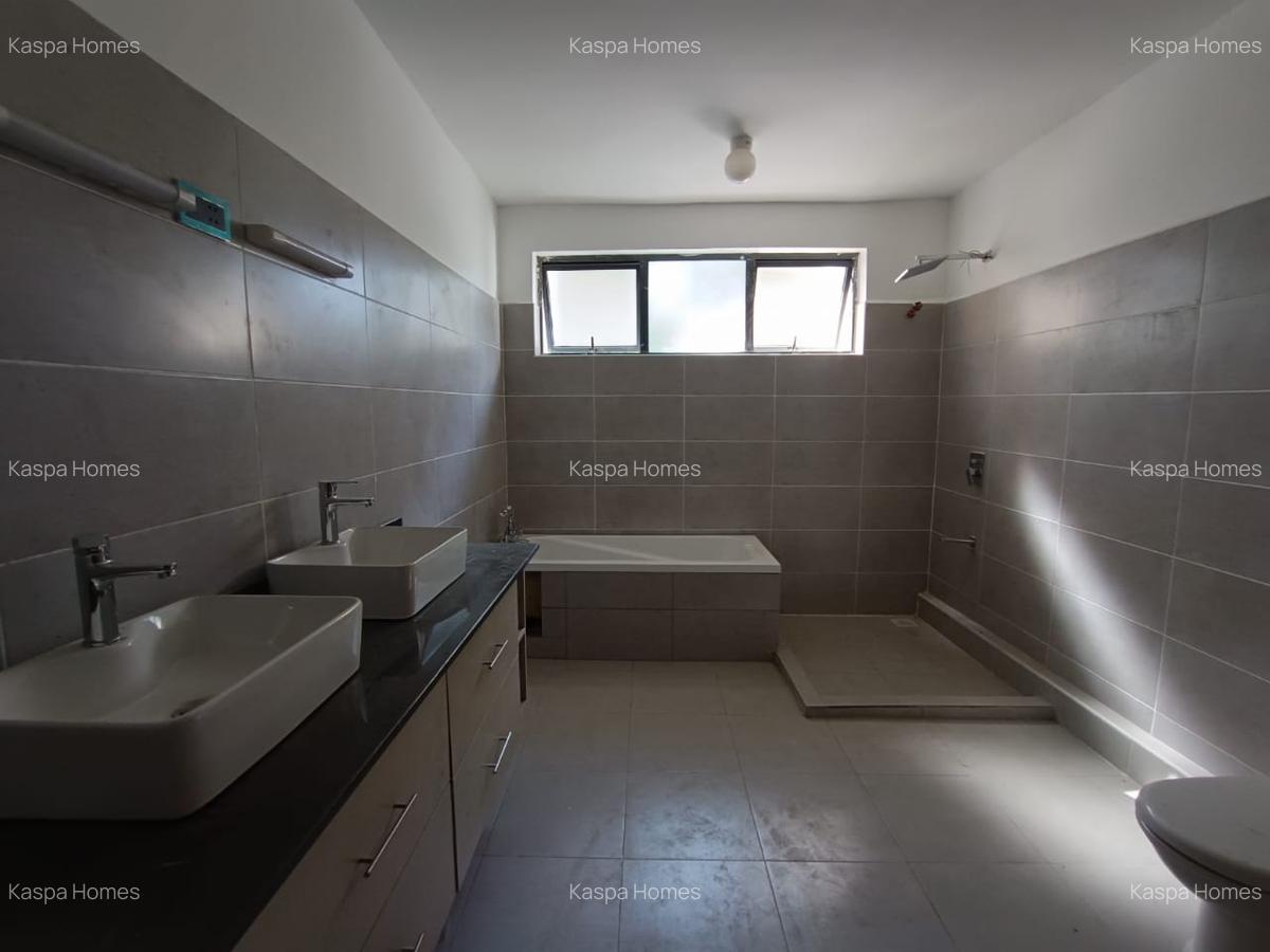 5 Bed House with En Suite in Lavington - 12