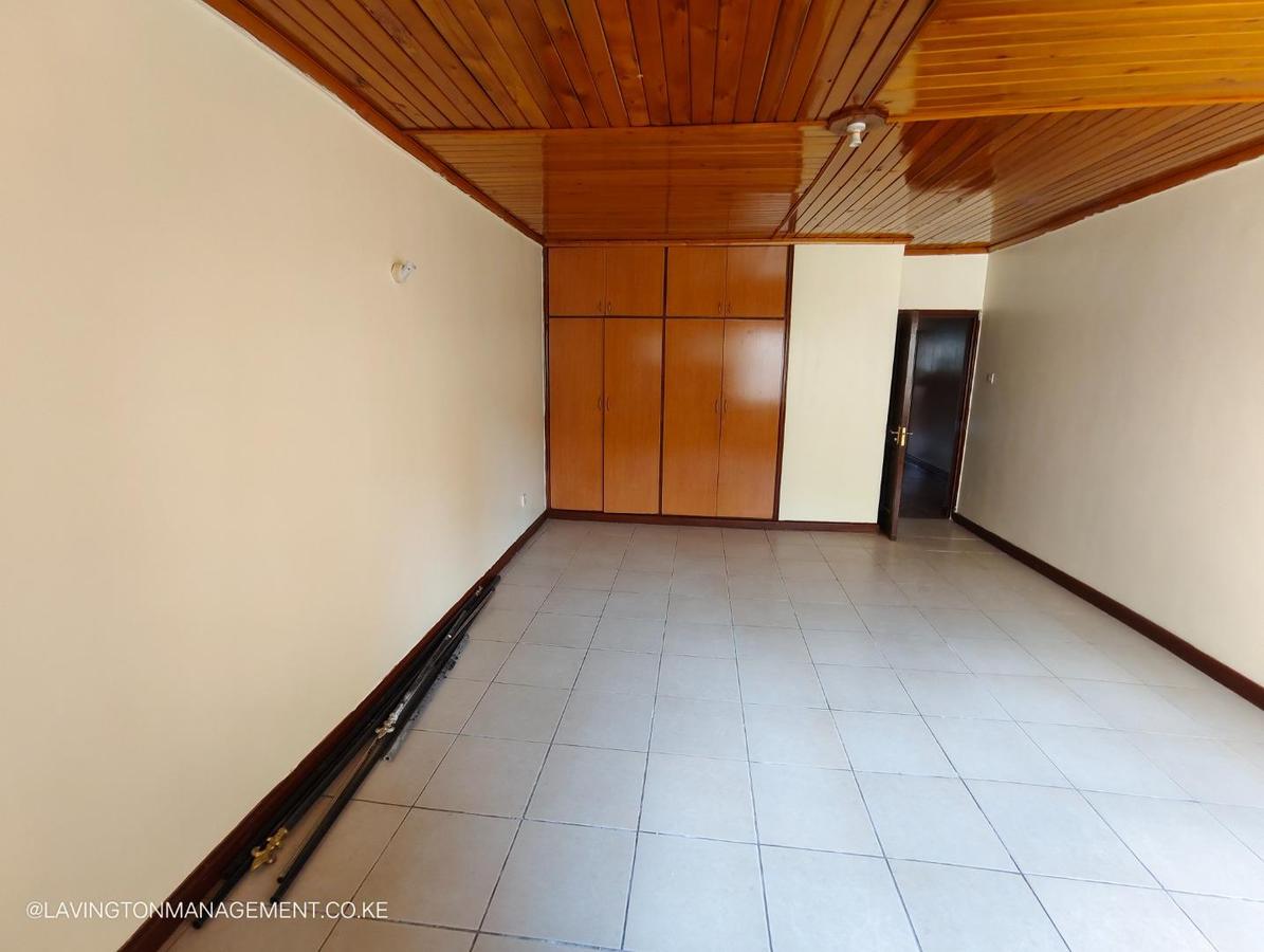 5 Bed Townhouse with En Suite at Lavington Green - 10