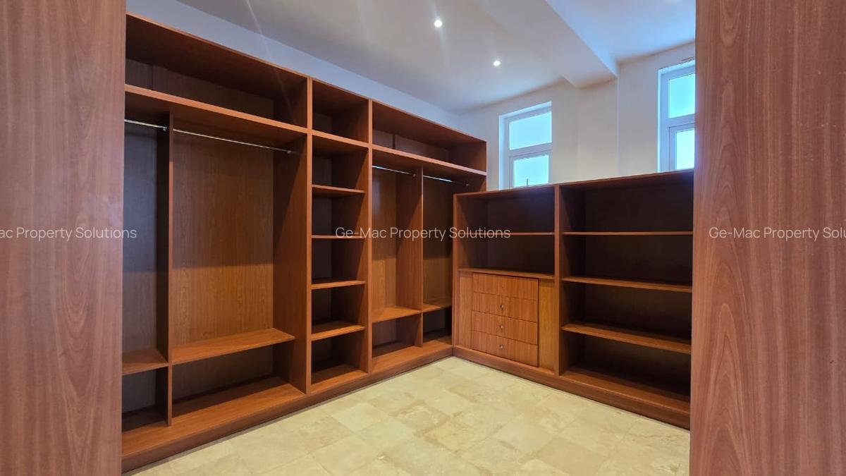 5 Bed House with En Suite in Runda - 9