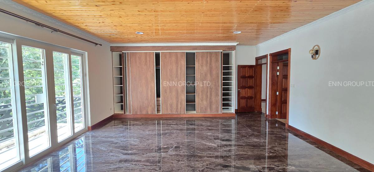 5 Bed Townhouse with En Suite at Lone Tree - 15