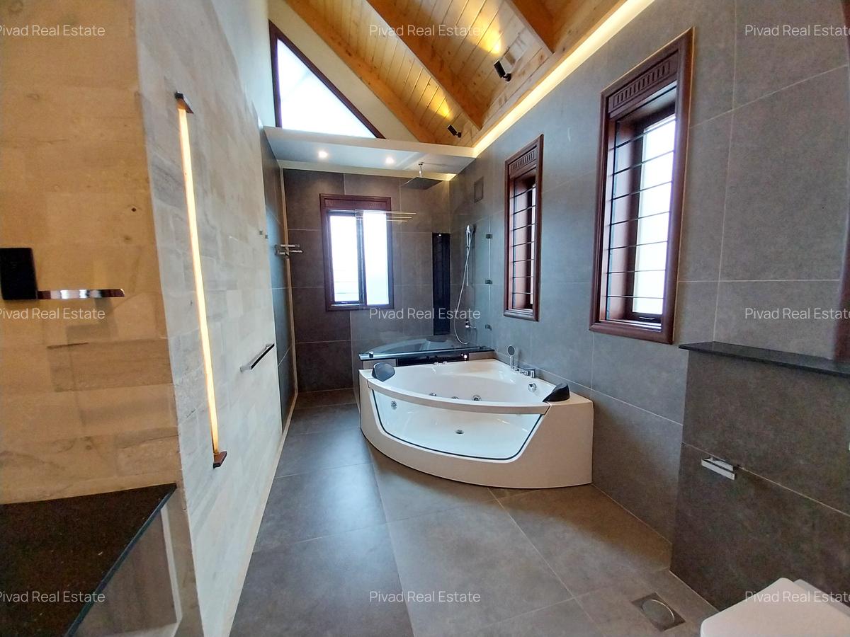 4 Bed House with En Suite in Runda - 14