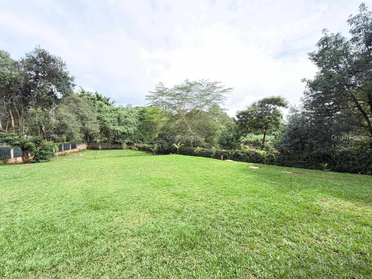 5 Bed House with En Suite at Windsor - 6