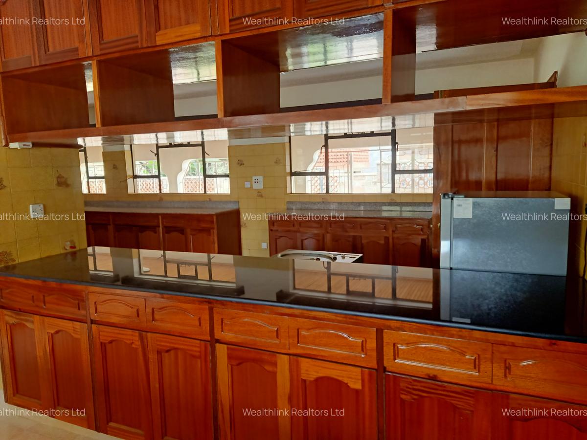 5 Bed House with En Suite at Nyari - 4