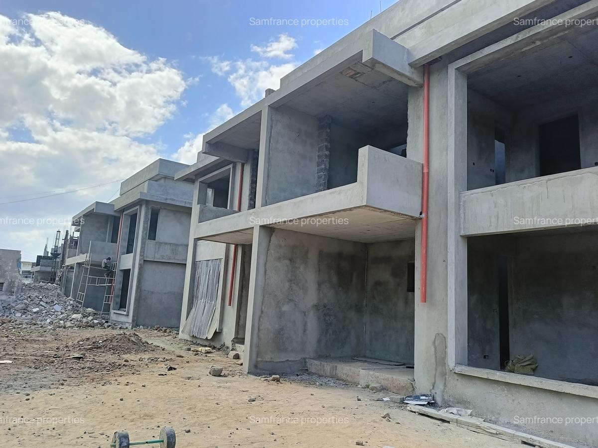 4 Bed Villa with Swimming Pool at Lakers Road - 5