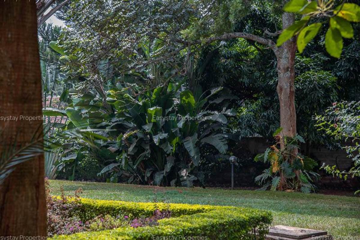 5 Bed House with En Suite in Runda - 9