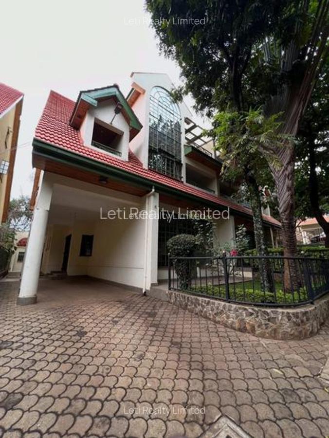 5 Bed Townhouse with En Suite in Lavington - 2