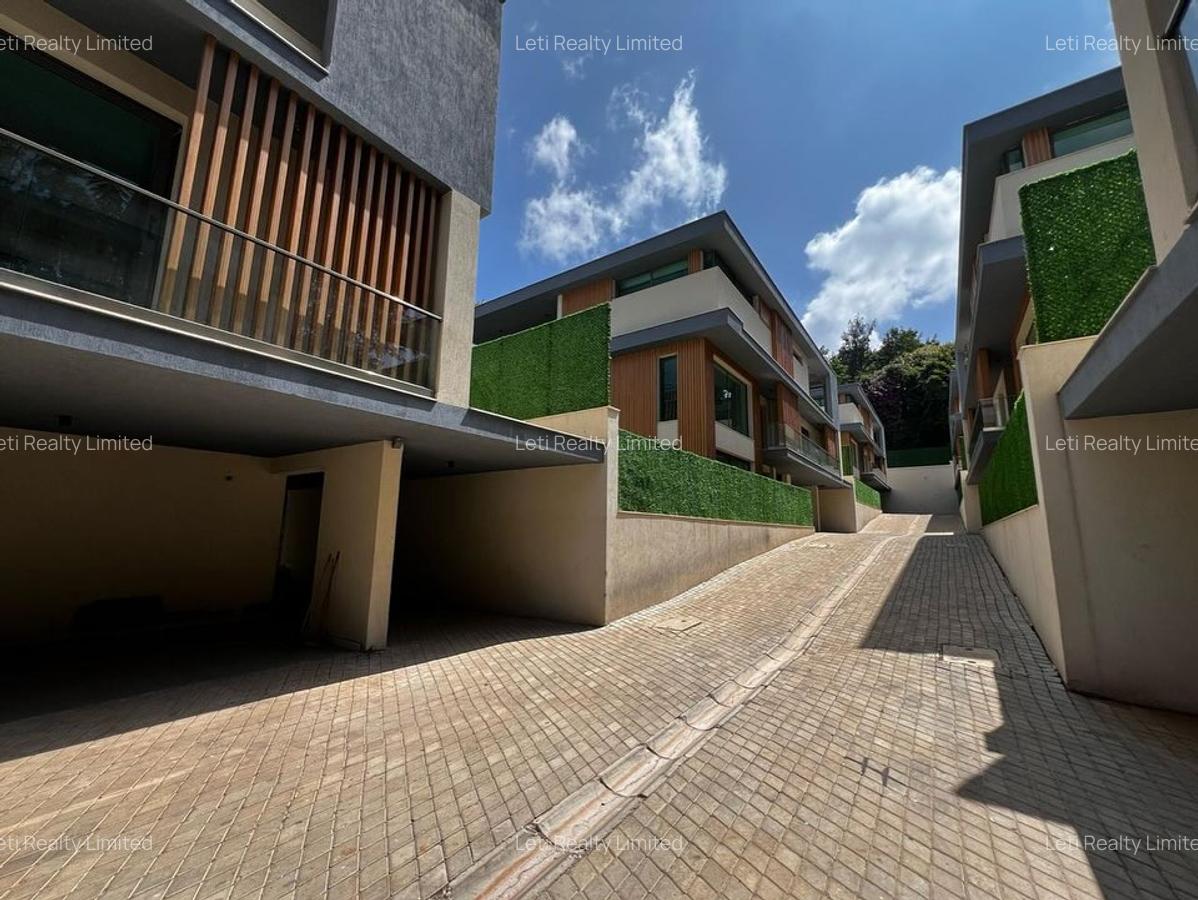 5 Bed Townhouse with En Suite in Lavington - 3