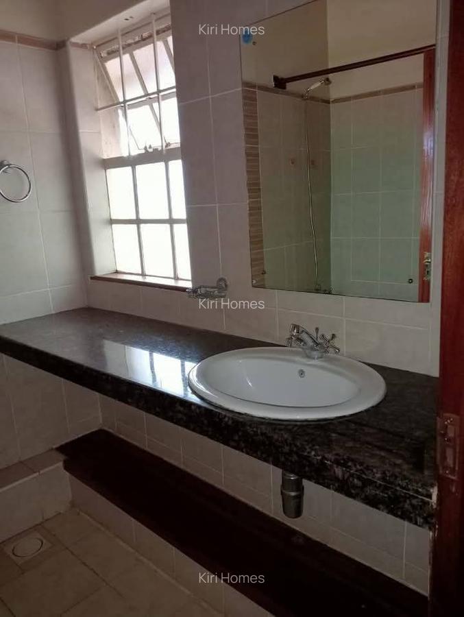 5 Bed Townhouse with En Suite in Rosslyn - 5